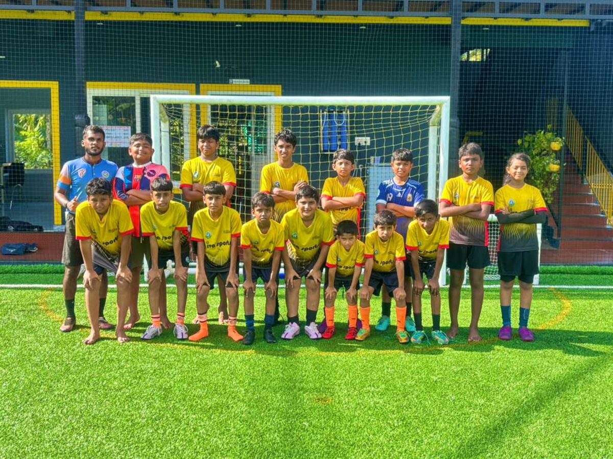 IVA academy squad at the goal